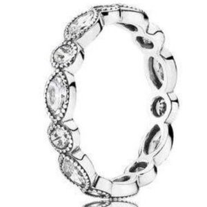 PANDORA Alluring Brilliant Marquise !